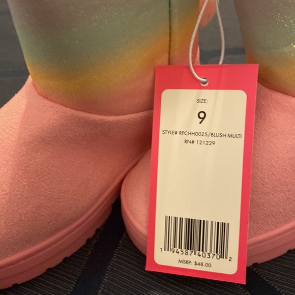 Adorable rainbow winter boots - Picture 4 of 4